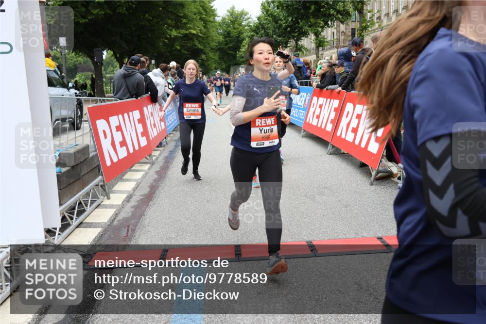 14.06.2026 - REWE Women's Run Strokosch-Dieckow http://msf.ph/oto/9778589 14.06.2026 11:03:26 Ziel 5292, 5293, 5345, 5367, 5449, 5460, 5557, 5736, 5750, 5751, 5783, 5784, 5813, 5866, 5957, 5983, 5988 meine-sportfotos.de