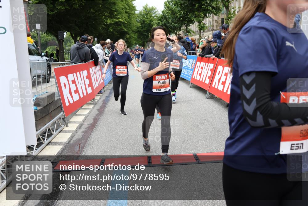 14.06.2026 - REWE Women's Run Strokosch-Dieckow http://msf.ph/oto/9778595 14.06.2026 11:03:26 Ziel 5292, 5293, 5345, 5367, 5449, 5460, 5557, 5736, 5750, 5751, 5783, 5784, 5813, 5866, 5957, 5983, 5988 meine-sportfotos.de