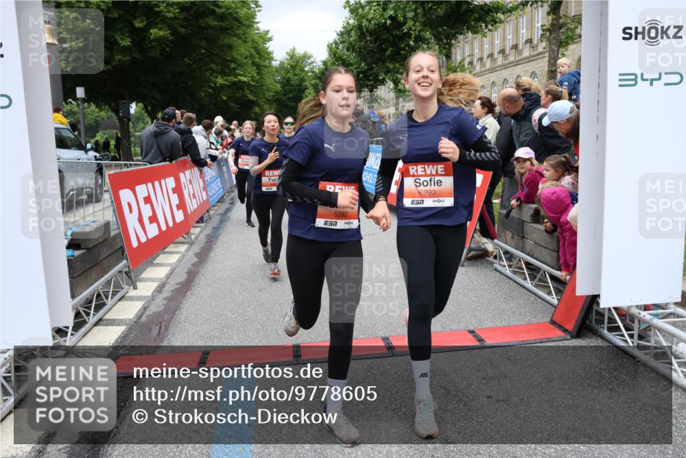 14.06.2026 - REWE Women's Run Strokosch-Dieckow http://msf.ph/oto/9778605 14.06.2026 11:03:25 Ziel 5058, 5292, 5293, 5331, 5345, 5367, 5449, 5460, 5557, 5736, 5750, 5751, 5783, 5784, 5795, 5813, 5866, 5957, 5983, 5988 meine-sportfotos.de