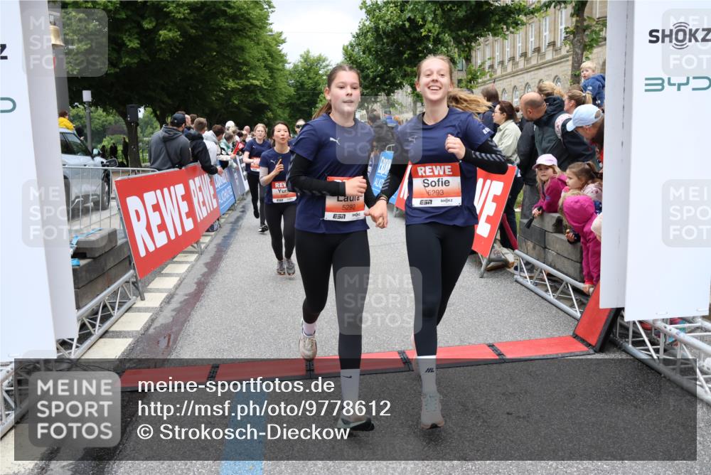 14.06.2026 - REWE Women's Run Strokosch-Dieckow http://msf.ph/oto/9778612 14.06.2026 11:03:25 Ziel 5058, 5292, 5293, 5331, 5345, 5367, 5449, 5460, 5557, 5736, 5750, 5751, 5783, 5784, 5795, 5813, 5866, 5957, 5983, 5988 meine-sportfotos.de