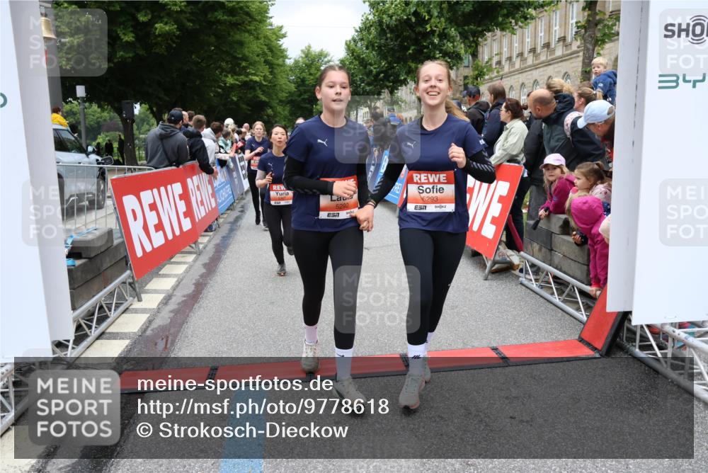 14.06.2026 - REWE Women's Run Strokosch-Dieckow http://msf.ph/oto/9778618 14.06.2026 11:03:25 Ziel 5058, 5292, 5293, 5331, 5345, 5367, 5449, 5460, 5557, 5736, 5750, 5751, 5783, 5784, 5795, 5813, 5866, 5957, 5983, 5988 meine-sportfotos.de