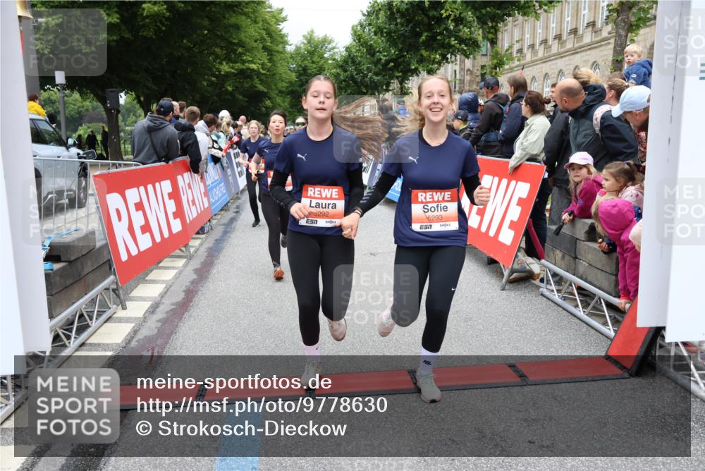14.06.2026 - REWE Women's Run Strokosch-Dieckow http://msf.ph/oto/9778630 14.06.2026 11:03:25 Ziel 5058, 5292, 5293, 5331, 5345, 5367, 5449, 5460, 5557, 5736, 5750, 5751, 5783, 5784, 5795, 5813, 5866, 5957, 5983, 5988 meine-sportfotos.de