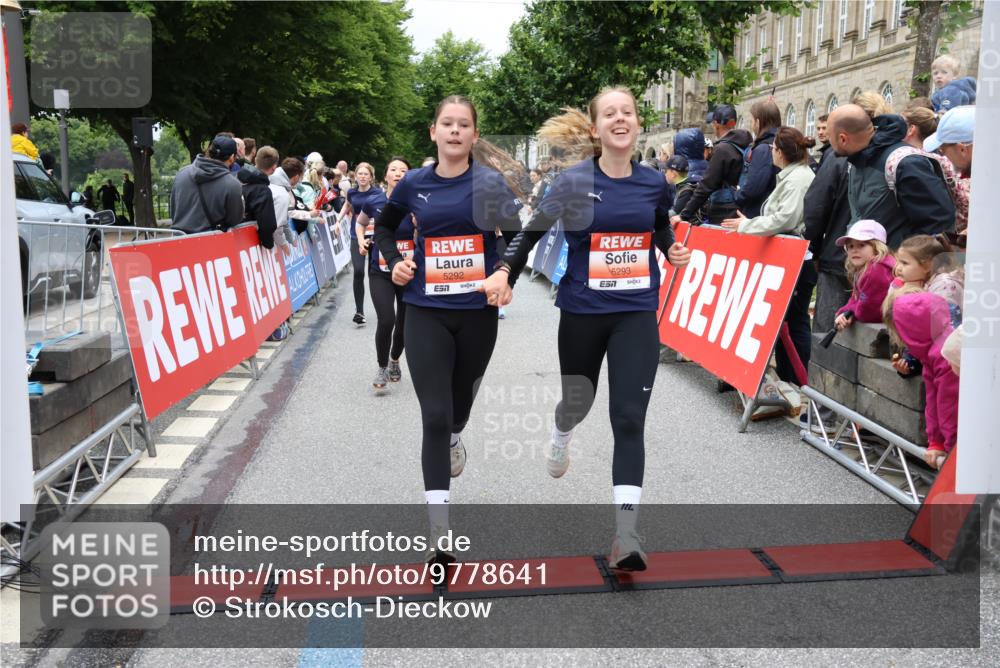14.06.2026 - REWE Women's Run Strokosch-Dieckow http://msf.ph/oto/9778641 14.06.2026 11:03:25 Ziel 5058, 5292, 5293, 5331, 5345, 5367, 5449, 5460, 5557, 5736, 5750, 5751, 5783, 5784, 5795, 5813, 5866, 5957, 5983, 5988 meine-sportfotos.de