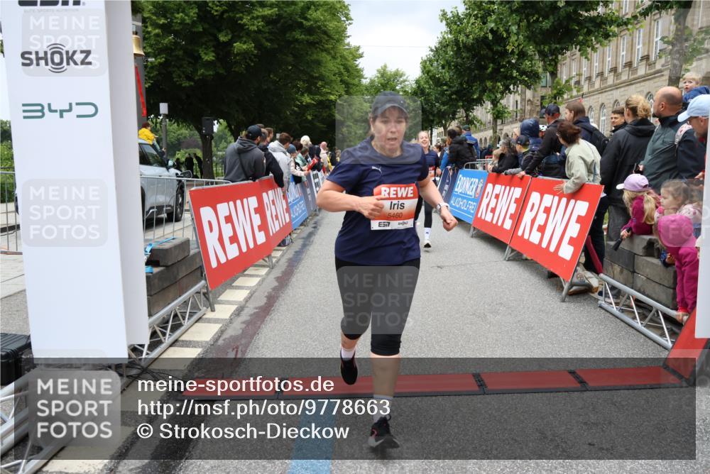 14.06.2026 - REWE Women's Run Strokosch-Dieckow http://msf.ph/oto/9778663 14.06.2026 11:03:23 Ziel 5038, 5039, 5058, 5292, 5293, 5331, 5345, 5367, 5449, 5460, 5557, 5736, 5750, 5751, 5783, 5784, 5795, 5813, 5866, 5867, 5890, 5891, 5957, 5983, 5988 meine-sportfotos.de