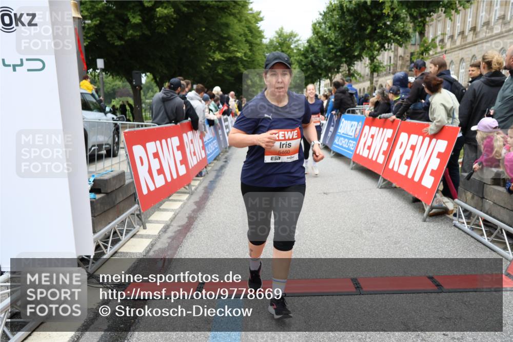 14.06.2026 - REWE Women's Run Strokosch-Dieckow http://msf.ph/oto/9778669 14.06.2026 11:03:23 Ziel 5038, 5039, 5058, 5292, 5293, 5331, 5345, 5367, 5449, 5460, 5557, 5736, 5750, 5751, 5783, 5784, 5795, 5813, 5866, 5867, 5890, 5891, 5957, 5983, 5988 meine-sportfotos.de