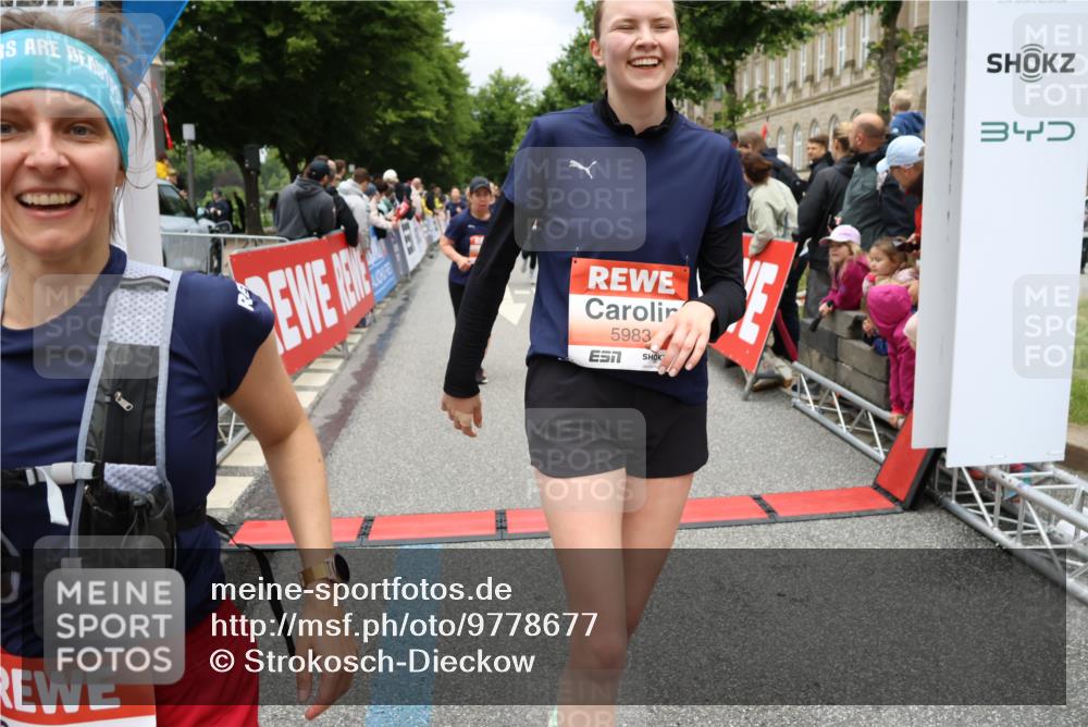 14.06.2026 - REWE Women's Run Strokosch-Dieckow http://msf.ph/oto/9778677 14.06.2026 11:03:22 Ziel 5038, 5039, 5058, 5292, 5293, 5331, 5345, 5367, 5449, 5460, 5557, 5657, 5736, 5750, 5751, 5783, 5784, 5795, 5813, 5867, 5890, 5891, 5957, 5983 meine-sportfotos.de