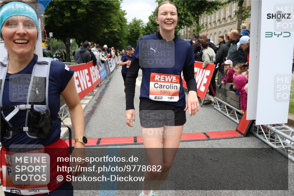 14.06.2026 - REWE Women's Run Strokosch-Dieckow http://msf.ph/oto/9778682 14.06.2026 11:03:22 Ziel 5038, 5039, 5058, 5292, 5293, 5331, 5345, 5367, 5449, 5460, 5557, 5657, 5736, 5750, 5751, 5783, 5784, 5795, 5813, 5867, 5890, 5891, 5957, 5983 meine-sportfotos.de