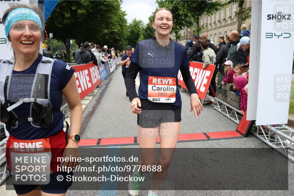 14.06.2026 - REWE Women's Run Strokosch-Dieckow http://msf.ph/oto/9778688 14.06.2026 11:03:22 Ziel 5038, 5039, 5058, 5292, 5293, 5331, 5345, 5367, 5449, 5460, 5557, 5657, 5736, 5750, 5751, 5783, 5784, 5795, 5813, 5867, 5890, 5891, 5957, 5983 meine-sportfotos.de