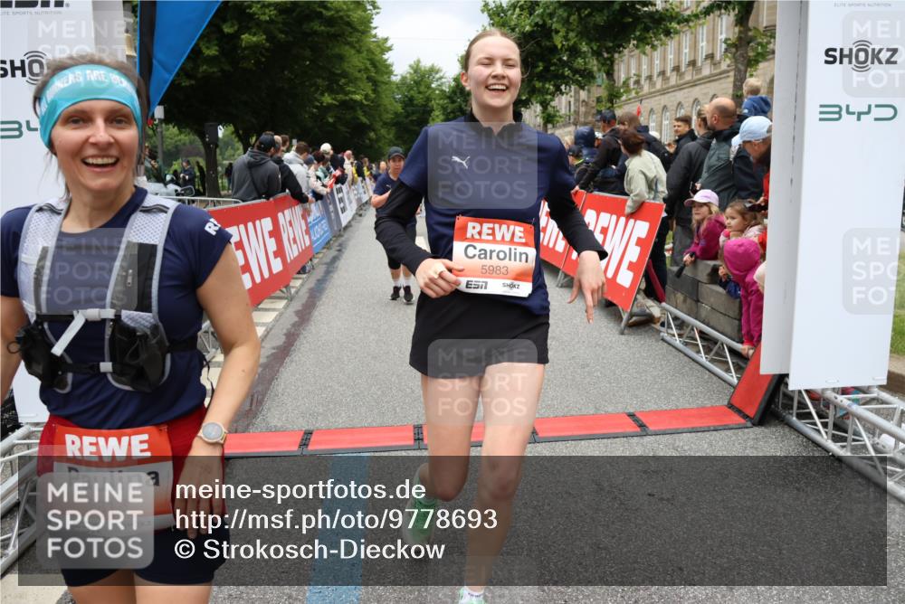 14.06.2026 - REWE Women's Run Strokosch-Dieckow http://msf.ph/oto/9778693 14.06.2026 11:03:22 Ziel 5038, 5039, 5058, 5292, 5293, 5331, 5345, 5367, 5449, 5460, 5557, 5657, 5736, 5750, 5751, 5783, 5784, 5795, 5813, 5867, 5890, 5891, 5957, 5983 meine-sportfotos.de