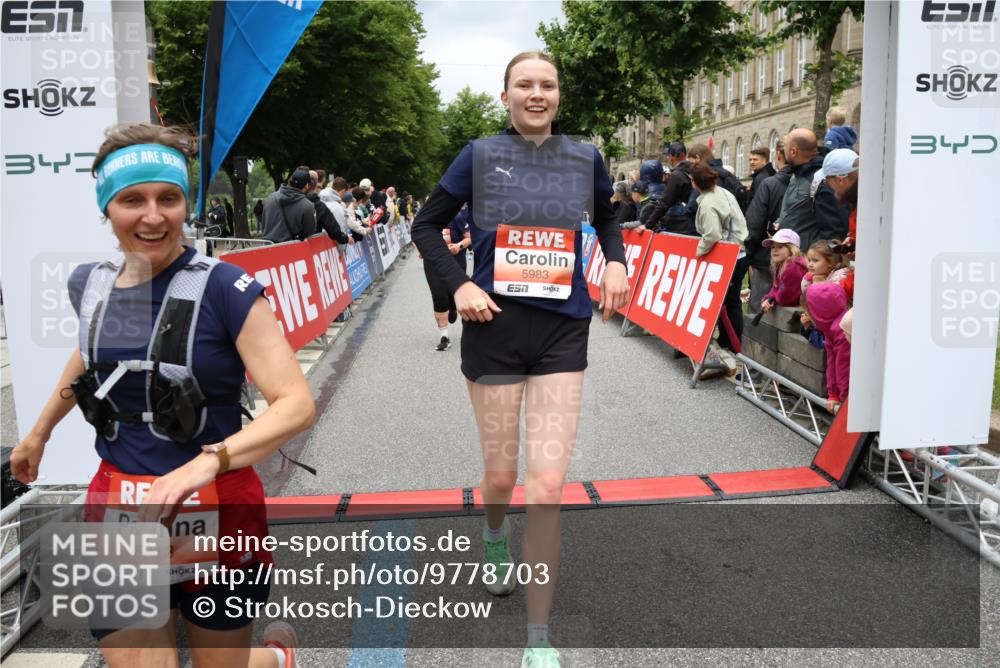 14.06.2026 - REWE Women's Run Strokosch-Dieckow http://msf.ph/oto/9778703 14.06.2026 11:03:22 Ziel 5038, 5039, 5058, 5292, 5293, 5331, 5345, 5367, 5449, 5460, 5557, 5657, 5736, 5750, 5751, 5783, 5784, 5795, 5813, 5867, 5890, 5891, 5957, 5983 meine-sportfotos.de