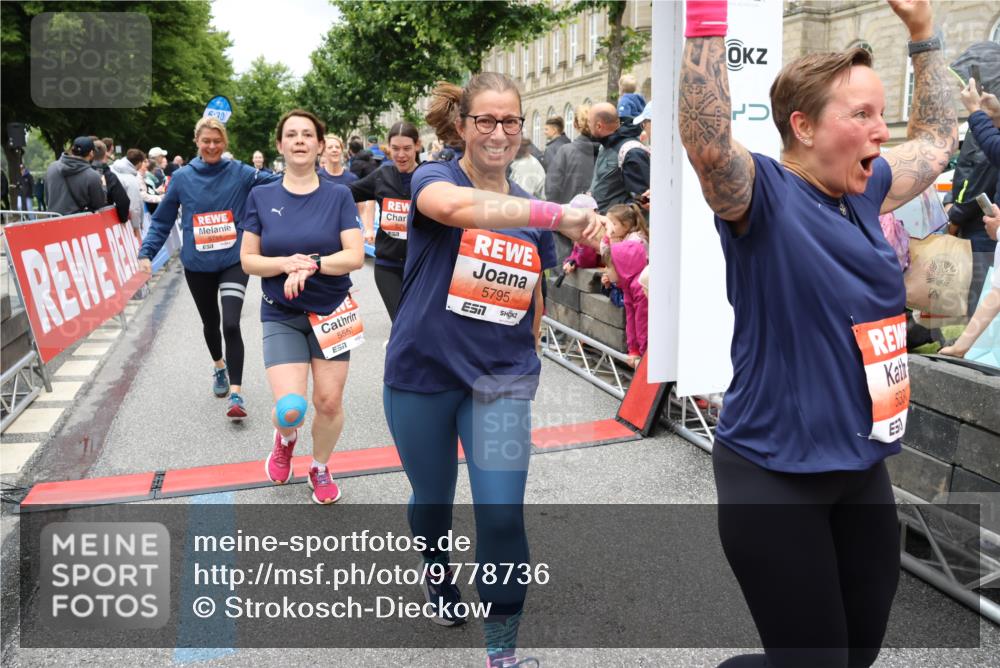 14.06.2026 - REWE Women's Run Strokosch-Dieckow http://msf.ph/oto/9778736 14.06.2026 11:03:18 Ziel 5038, 5039, 5058, 5285, 5331, 5358, 5449, 5525, 5557, 5578, 5657, 5736, 5742, 5750, 5751, 5783, 5784, 5795, 5798, 5813, 5867, 5890, 5891, 5957, 5983 meine-sportfotos.de