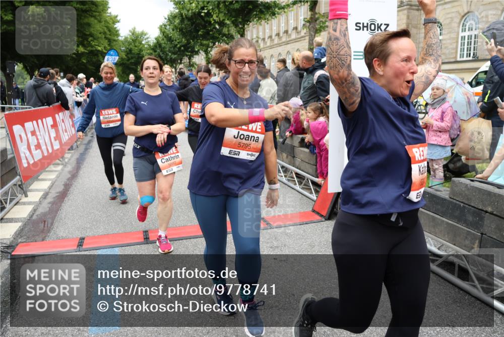 14.06.2026 - REWE Women's Run Strokosch-Dieckow http://msf.ph/oto/9778741 14.06.2026 11:03:18 Ziel 5038, 5039, 5058, 5285, 5331, 5358, 5449, 5525, 5557, 5578, 5657, 5736, 5742, 5750, 5751, 5783, 5784, 5795, 5798, 5813, 5867, 5890, 5891, 5957, 5983 meine-sportfotos.de