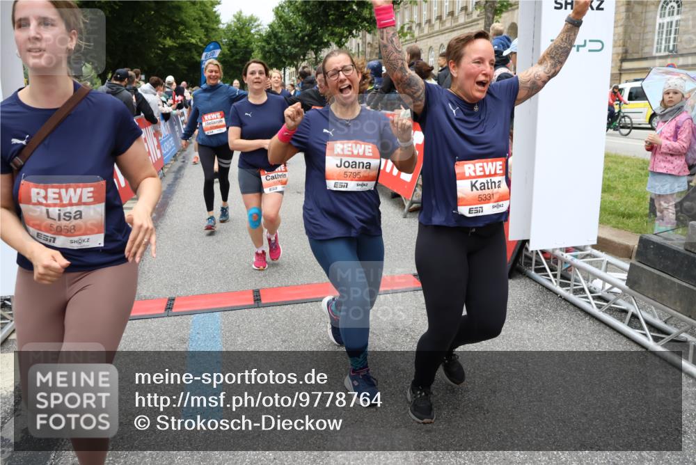 14.06.2026 - REWE Women's Run Strokosch-Dieckow http://msf.ph/oto/9778764 14.06.2026 11:03:18 Ziel 5038, 5039, 5058, 5285, 5331, 5358, 5449, 5525, 5557, 5578, 5657, 5736, 5742, 5750, 5751, 5783, 5784, 5795, 5798, 5813, 5867, 5890, 5891, 5957, 5983 meine-sportfotos.de