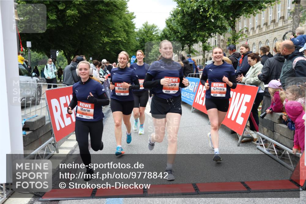 14.06.2026 - REWE Women's Run Strokosch-Dieckow http://msf.ph/oto/9778842 14.06.2026 11:03:13 Ziel 5038, 5039, 5058, 5077, 5285, 5331, 5358, 5512, 5525, 5578, 5657, 5742, 5795, 5798, 5838, 5867, 5890, 5891 meine-sportfotos.de