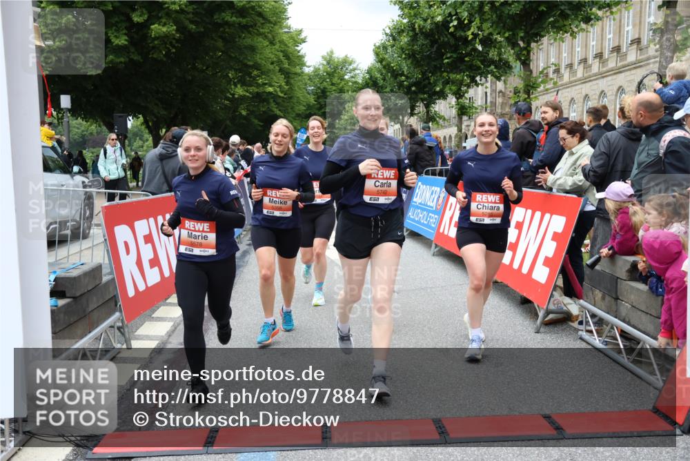 14.06.2026 - REWE Women's Run Strokosch-Dieckow http://msf.ph/oto/9778847 14.06.2026 11:03:13 Ziel 5038, 5039, 5058, 5077, 5285, 5331, 5358, 5512, 5525, 5578, 5657, 5742, 5795, 5798, 5838, 5867, 5890, 5891 meine-sportfotos.de