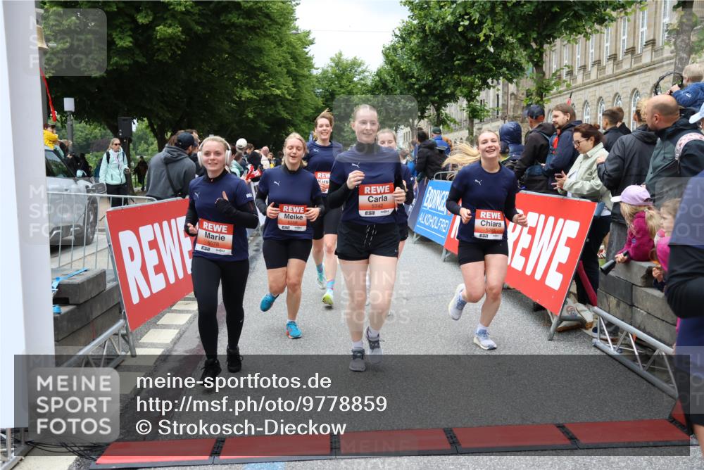 14.06.2026 - REWE Women's Run Strokosch-Dieckow http://msf.ph/oto/9778859 14.06.2026 11:03:12 Ziel 5038, 5039, 5077, 5285, 5358, 5512, 5525, 5578, 5657, 5742, 5798, 5838, 5867, 5890, 5891 meine-sportfotos.de
