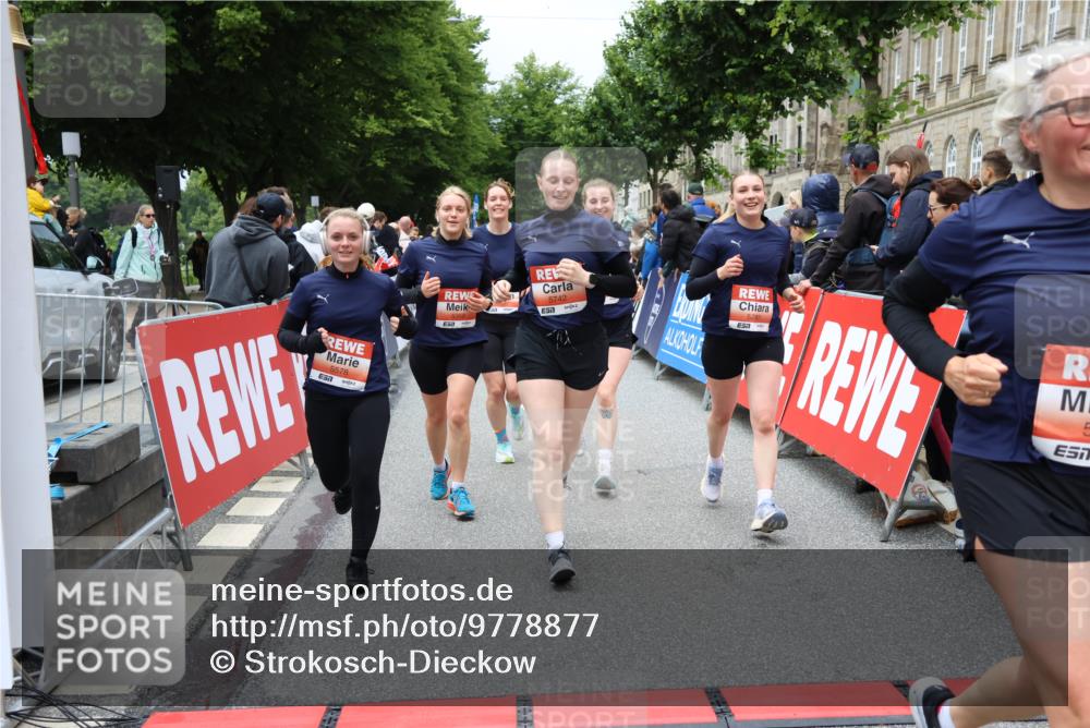 14.06.2026 - REWE Women's Run Strokosch-Dieckow http://msf.ph/oto/9778877 14.06.2026 11:03:12 Ziel 5038, 5039, 5077, 5285, 5358, 5512, 5525, 5578, 5657, 5742, 5798, 5838, 5867, 5890, 5891 meine-sportfotos.de