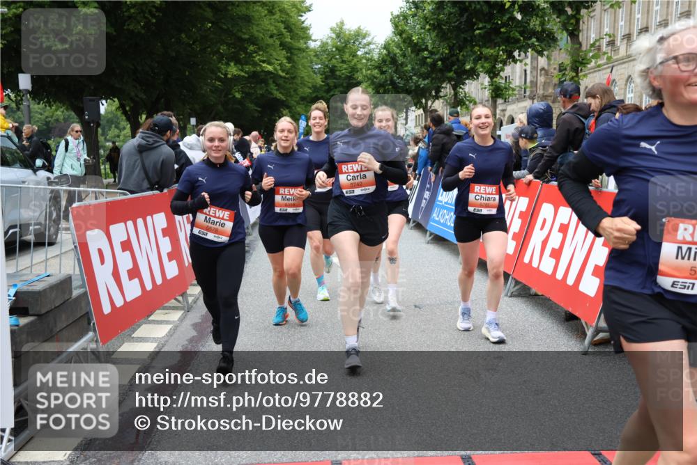 14.06.2026 - REWE Women's Run Strokosch-Dieckow http://msf.ph/oto/9778882 14.06.2026 11:03:12 Ziel 5038, 5039, 5077, 5285, 5358, 5512, 5525, 5578, 5657, 5742, 5798, 5838, 5867, 5890, 5891 meine-sportfotos.de