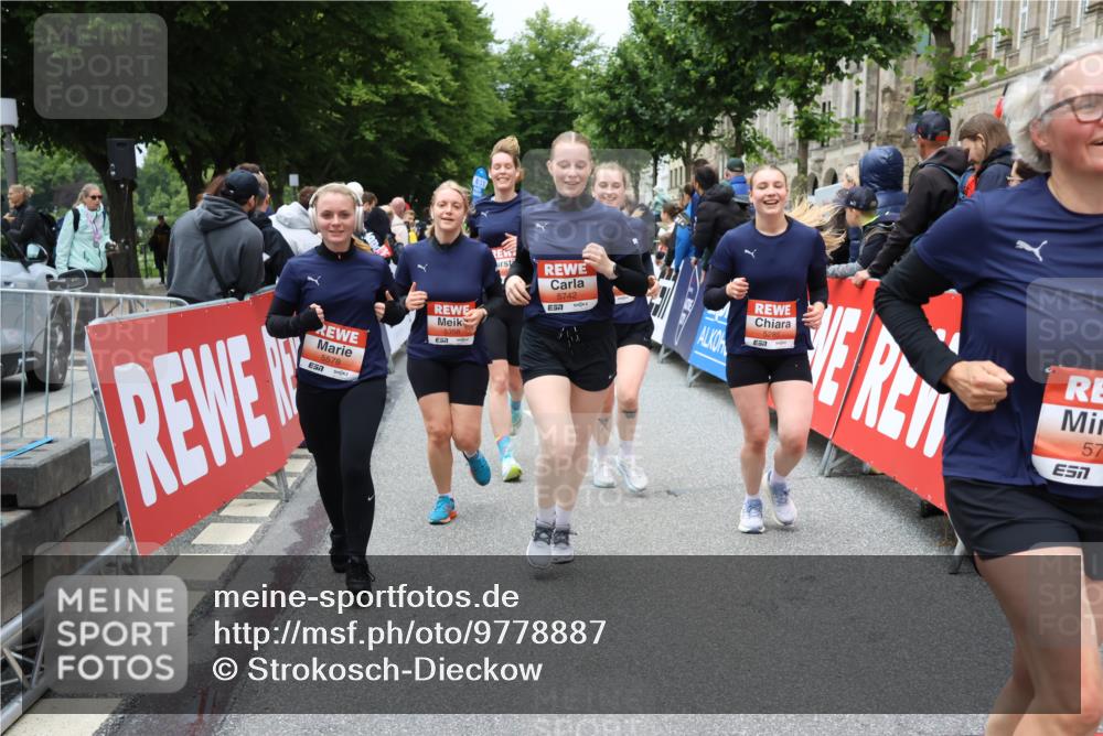 14.06.2026 - REWE Women's Run Strokosch-Dieckow http://msf.ph/oto/9778887 14.06.2026 11:03:12 Ziel 5038, 5039, 5077, 5285, 5358, 5512, 5525, 5578, 5657, 5742, 5798, 5838, 5867, 5890, 5891 meine-sportfotos.de