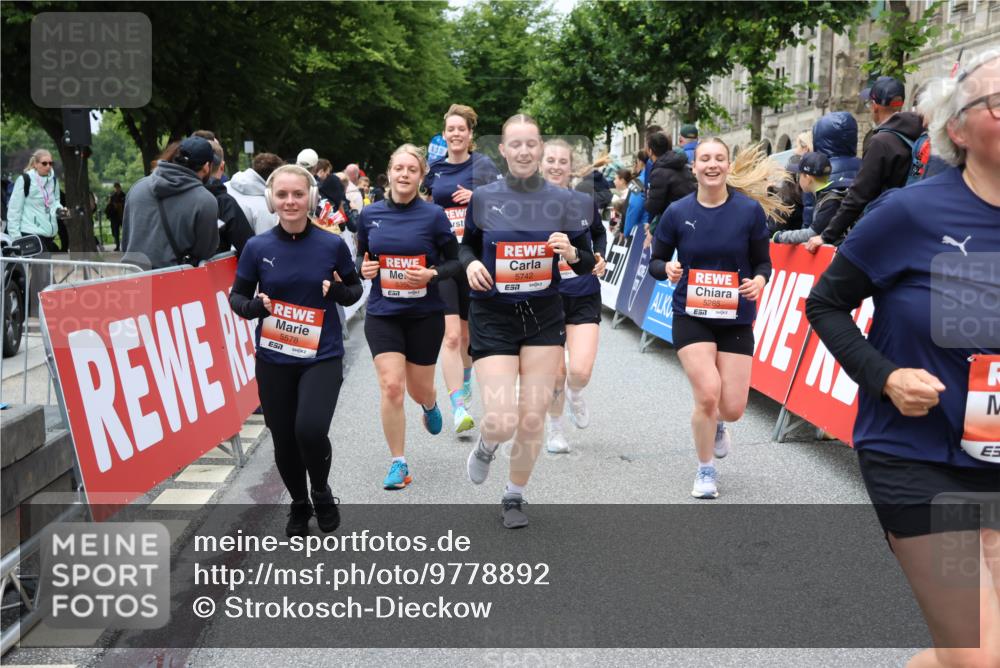 14.06.2026 - REWE Women's Run Strokosch-Dieckow http://msf.ph/oto/9778892 14.06.2026 11:03:12 Ziel 5038, 5039, 5077, 5285, 5358, 5512, 5525, 5578, 5657, 5742, 5798, 5838, 5867, 5890, 5891 meine-sportfotos.de