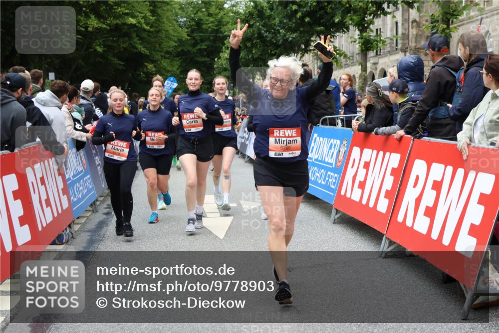 14.06.2026 - REWE Women's Run Strokosch-Dieckow http://msf.ph/oto/9778903 14.06.2026 11:03:11 Ziel 5077, 5285, 5358, 5512, 5525, 5578, 5657, 5688, 5742, 5798, 5838, 5867 meine-sportfotos.de