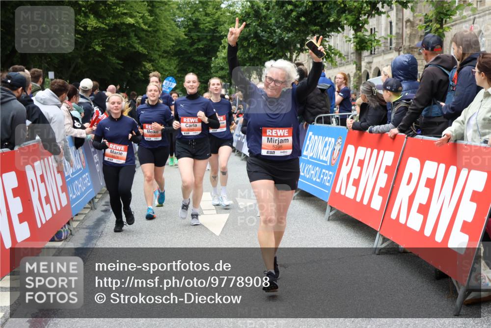 14.06.2026 - REWE Women's Run Strokosch-Dieckow http://msf.ph/oto/9778908 14.06.2026 11:03:11 Ziel 5077, 5285, 5358, 5512, 5525, 5578, 5657, 5688, 5742, 5798, 5838, 5867 meine-sportfotos.de