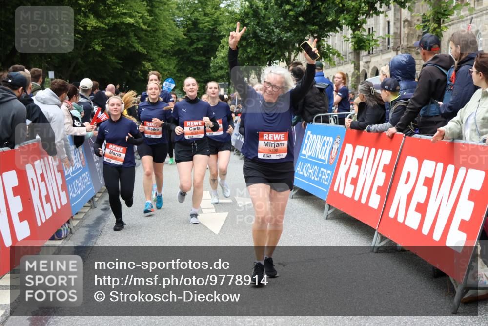 14.06.2026 - REWE Women's Run Strokosch-Dieckow http://msf.ph/oto/9778914 14.06.2026 11:03:11 Ziel 5077, 5285, 5358, 5512, 5525, 5578, 5657, 5688, 5742, 5798, 5838, 5867 meine-sportfotos.de