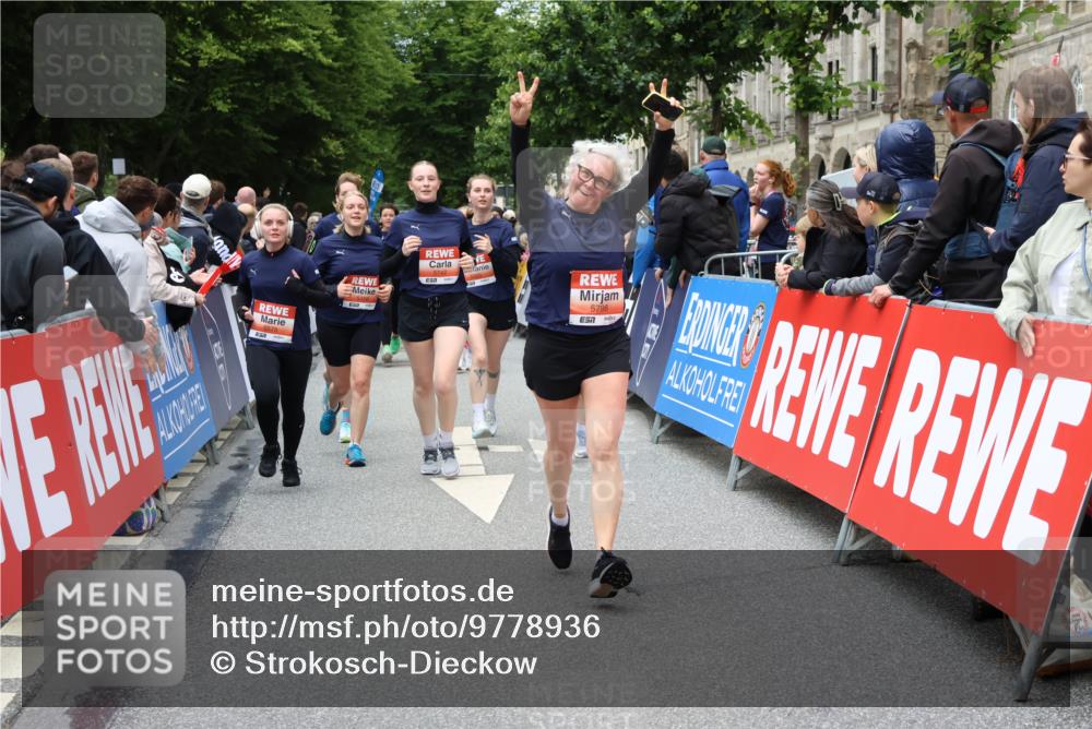 14.06.2026 - REWE Women's Run Strokosch-Dieckow http://msf.ph/oto/9778936 14.06.2026 11:03:10 Ziel 5077, 5161, 5285, 5358, 5512, 5525, 5578, 5657, 5688, 5742, 5798, 5838 meine-sportfotos.de