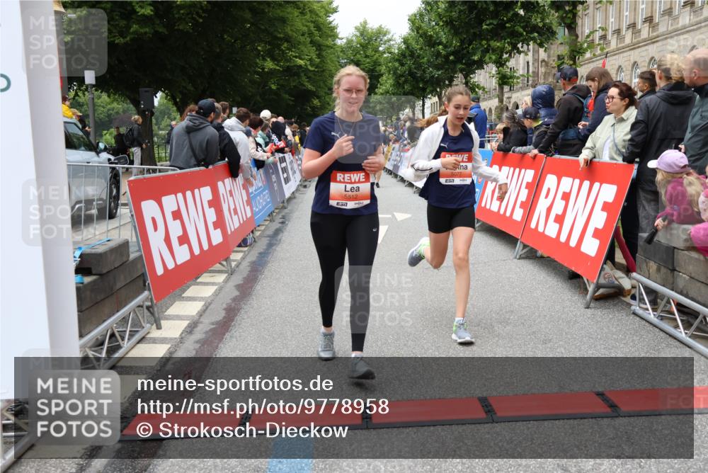 14.06.2026 - REWE Women's Run Strokosch-Dieckow http://msf.ph/oto/9778958 14.06.2026 11:03:06 Ziel 5077, 5161, 5247, 5512, 5688, 5838, 6006 meine-sportfotos.de