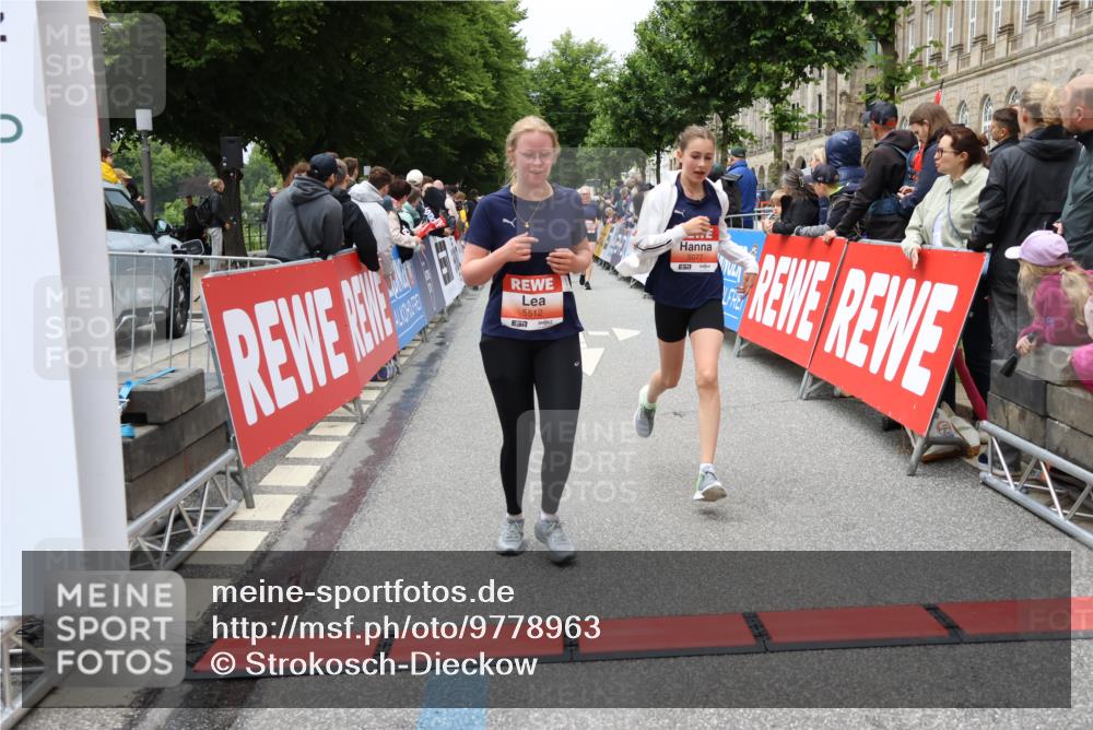 14.06.2026 - REWE Women's Run Strokosch-Dieckow http://msf.ph/oto/9778963 14.06.2026 11:03:06 Ziel 5077, 5161, 5247, 5512, 5688, 5838, 6006 meine-sportfotos.de