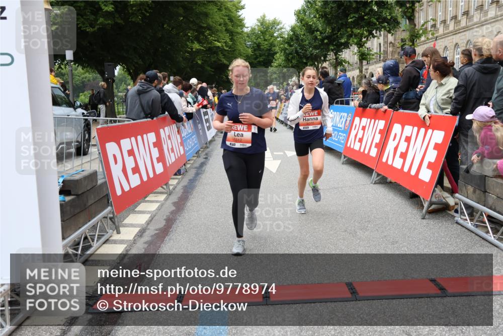 14.06.2026 - REWE Women's Run Strokosch-Dieckow http://msf.ph/oto/9778974 14.06.2026 11:03:06 Ziel 5077, 5161, 5247, 5512, 5688, 5838, 6006 meine-sportfotos.de