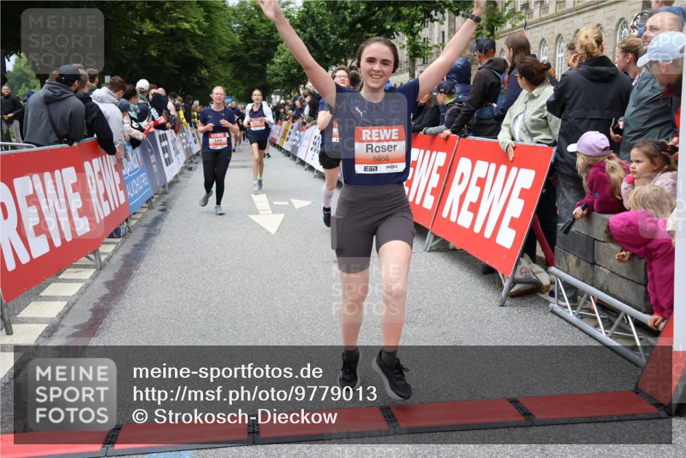 14.06.2026 - REWE Women's Run Strokosch-Dieckow http://msf.ph/oto/9779013 14.06.2026 11:03:03 Ziel 5077, 5161, 5243, 5247, 5373, 5482, 5503, 5512, 5572, 5688, 5838, 6006 meine-sportfotos.de