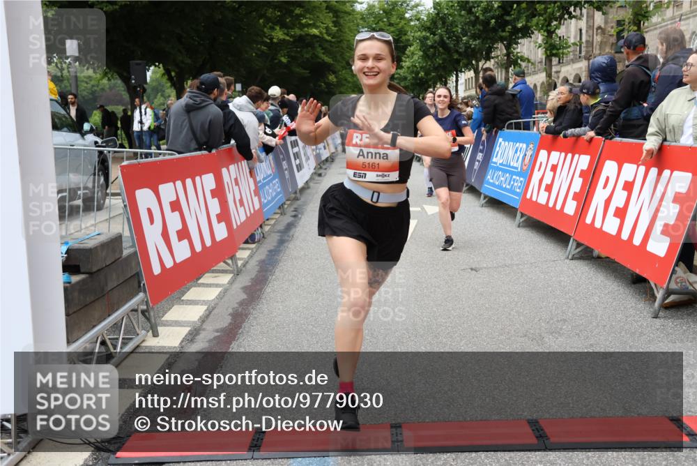 14.06.2026 - REWE Women's Run Strokosch-Dieckow http://msf.ph/oto/9779030 14.06.2026 11:03:02 Ziel 5077, 5161, 5243, 5247, 5373, 5482, 5503, 5512, 5528, 5529, 5530, 5572, 5688, 5838, 6006 meine-sportfotos.de