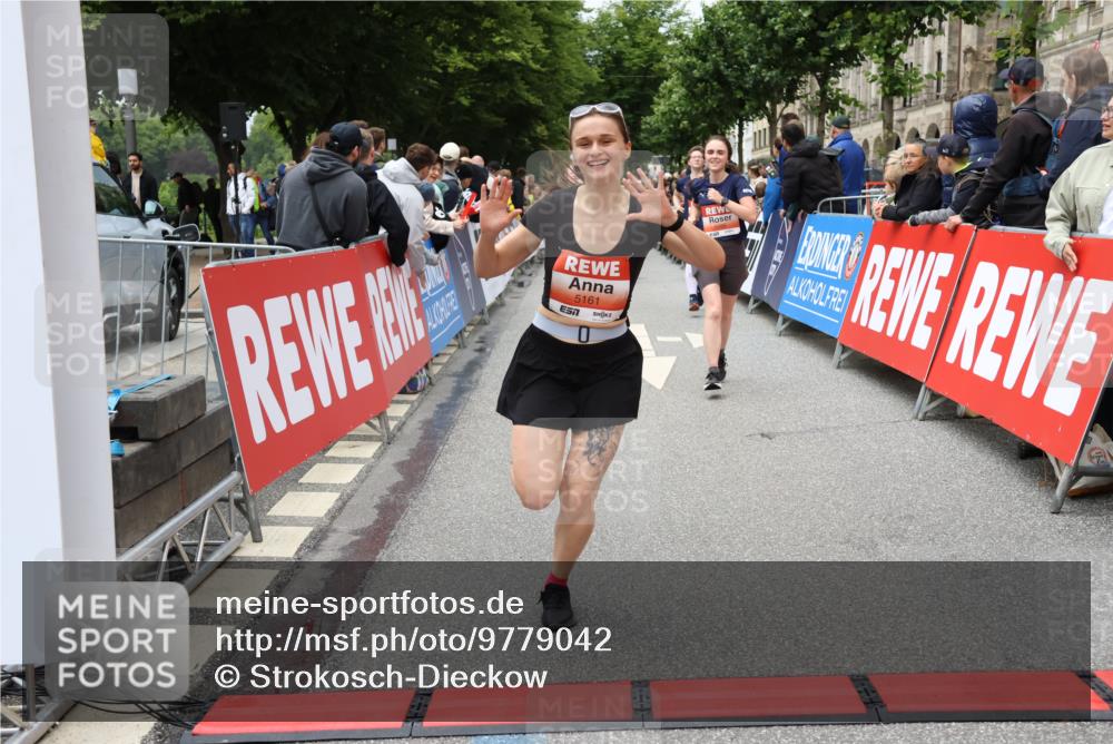 14.06.2026 - REWE Women's Run Strokosch-Dieckow http://msf.ph/oto/9779042 14.06.2026 11:03:02 Ziel 5077, 5161, 5243, 5247, 5373, 5482, 5503, 5512, 5528, 5529, 5530, 5572, 5688, 5838, 6006 meine-sportfotos.de