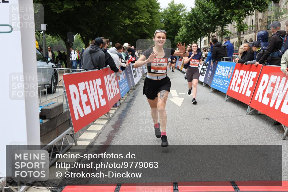14.06.2026 - REWE Women's Run Strokosch-Dieckow http://msf.ph/oto/9779063 14.06.2026 11:03:01 Ziel 5161, 5243, 5247, 5373, 5482, 5503, 5528, 5529, 5530, 5567, 5572, 5688, 5838, 6006 meine-sportfotos.de