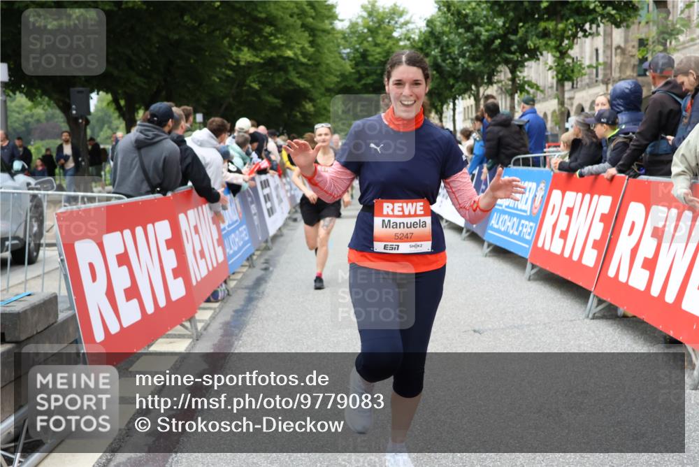 14.06.2026 - REWE Women's Run Strokosch-Dieckow http://msf.ph/oto/9779083 14.06.2026 11:03:00 Ziel 5161, 5243, 5247, 5260, 5373, 5482, 5503, 5528, 5529, 5530, 5567, 5572, 5650, 5688, 6006 meine-sportfotos.de
