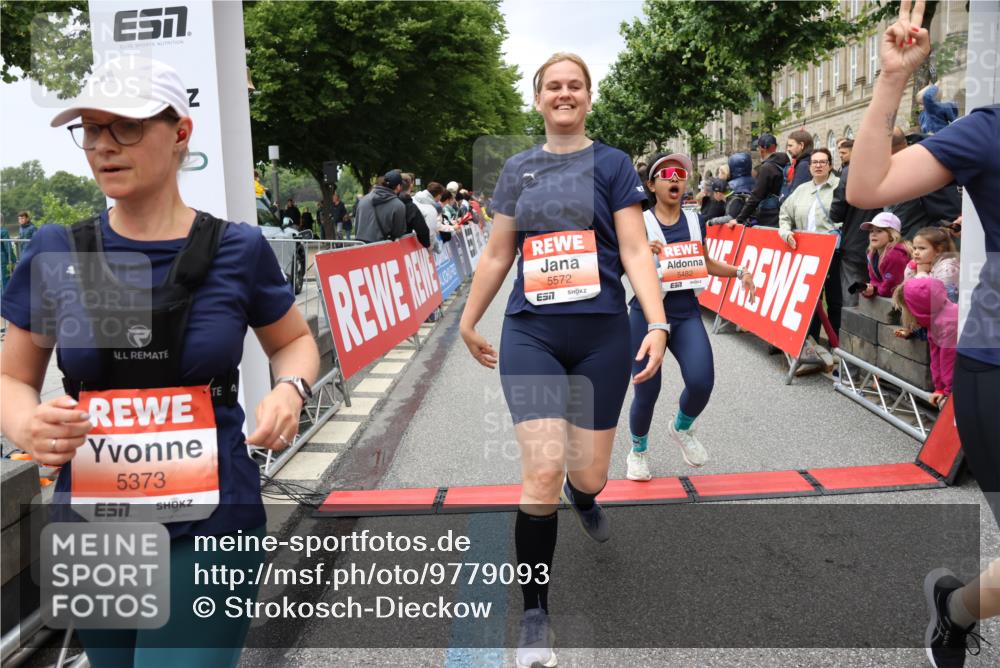 14.06.2026 - REWE Women's Run Strokosch-Dieckow http://msf.ph/oto/9779093 14.06.2026 11:02:57 Ziel 5243, 5247, 5260, 5373, 5482, 5503, 5528, 5529, 5530, 5567, 5572, 5650, 5991, 6006 meine-sportfotos.de