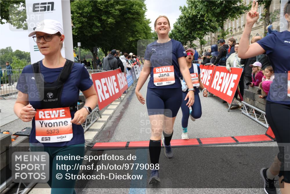 14.06.2026 - REWE Women's Run Strokosch-Dieckow http://msf.ph/oto/9779098 14.06.2026 11:02:57 Ziel 5243, 5247, 5260, 5373, 5482, 5503, 5528, 5529, 5530, 5567, 5572, 5650, 5991, 6006 meine-sportfotos.de