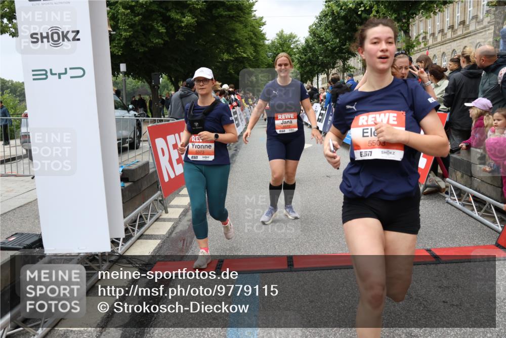 14.06.2026 - REWE Women's Run Strokosch-Dieckow http://msf.ph/oto/9779115 14.06.2026 11:02:56 Ziel 5243, 5247, 5260, 5373, 5482, 5503, 5528, 5529, 5530, 5540, 5567, 5572, 5650, 5991, 6006 meine-sportfotos.de