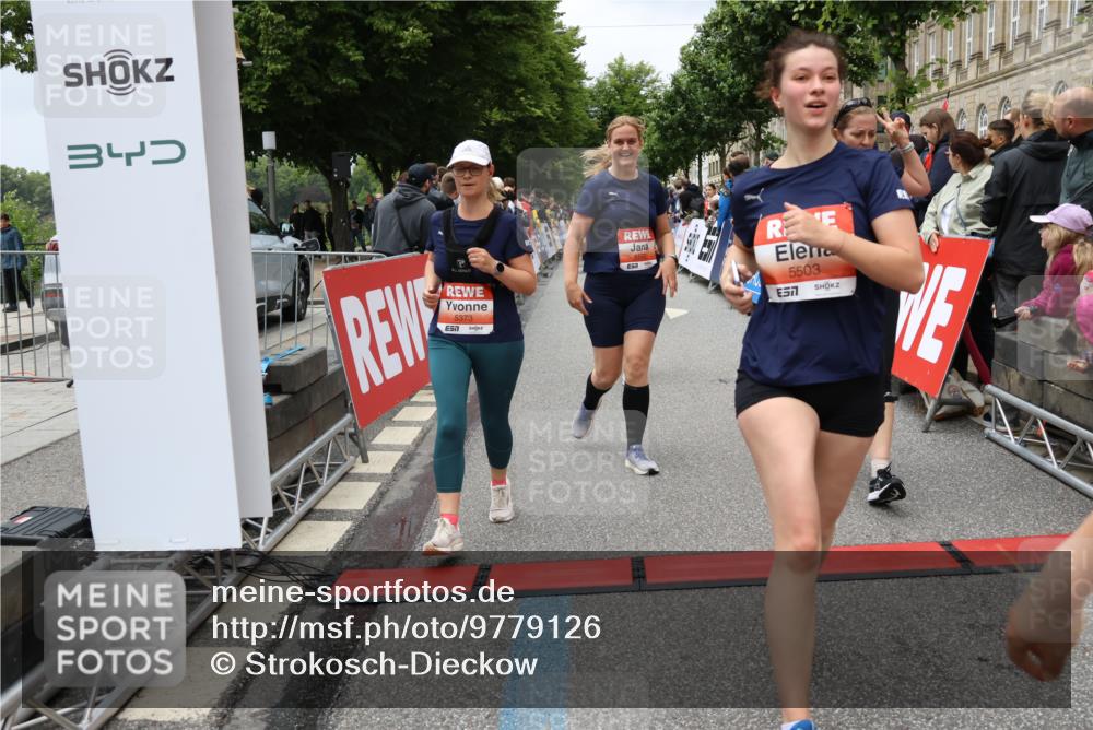 14.06.2026 - REWE Women's Run Strokosch-Dieckow http://msf.ph/oto/9779126 14.06.2026 11:02:56 Ziel 5243, 5247, 5260, 5373, 5482, 5503, 5528, 5529, 5530, 5540, 5567, 5572, 5650, 5991, 6006 meine-sportfotos.de