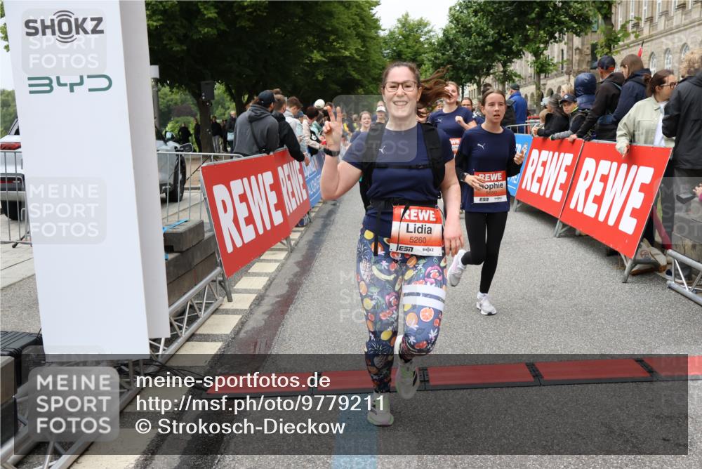 14.06.2026 - REWE Women's Run Strokosch-Dieckow http://msf.ph/oto/9779211 14.06.2026 11:02:52 Ziel 5179, 5243, 5260, 5372, 5373, 5428, 5503, 5521, 5528, 5529, 5530, 5540, 5567, 5572, 5644, 5650, 5704, 5814, 5935, 5991 meine-sportfotos.de