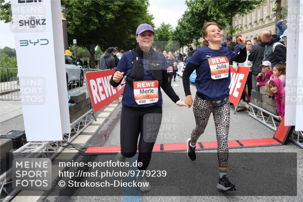 14.06.2026 - REWE Women's Run Strokosch-Dieckow http://msf.ph/oto/9779239 14.06.2026 11:02:51 Ziel 5133, 5179, 5260, 5372, 5428, 5503, 5521, 5528, 5529, 5530, 5540, 5567, 5644, 5650, 5704, 5802, 5814, 5935, 5991 meine-sportfotos.de