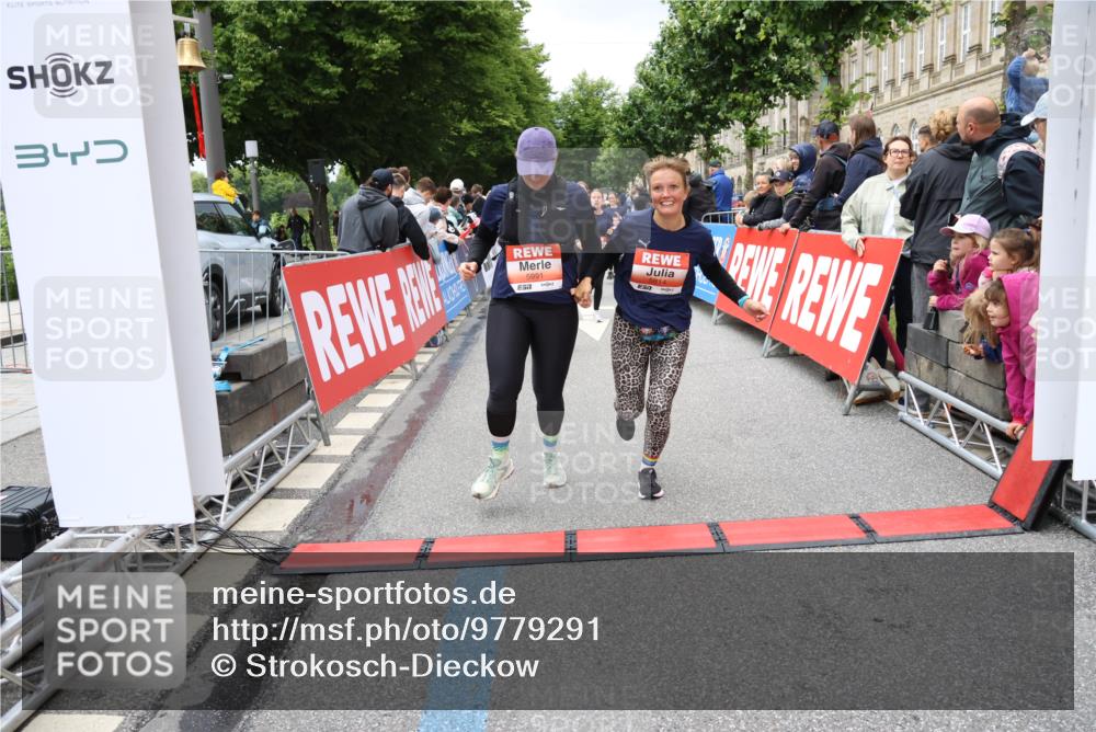 14.06.2026 - REWE Women's Run Strokosch-Dieckow http://msf.ph/oto/9779291 14.06.2026 11:02:50 Ziel 5133, 5179, 5260, 5372, 5428, 5521, 5528, 5529, 5530, 5540, 5567, 5644, 5650, 5704, 5777, 5802, 5814, 5935, 5991 meine-sportfotos.de