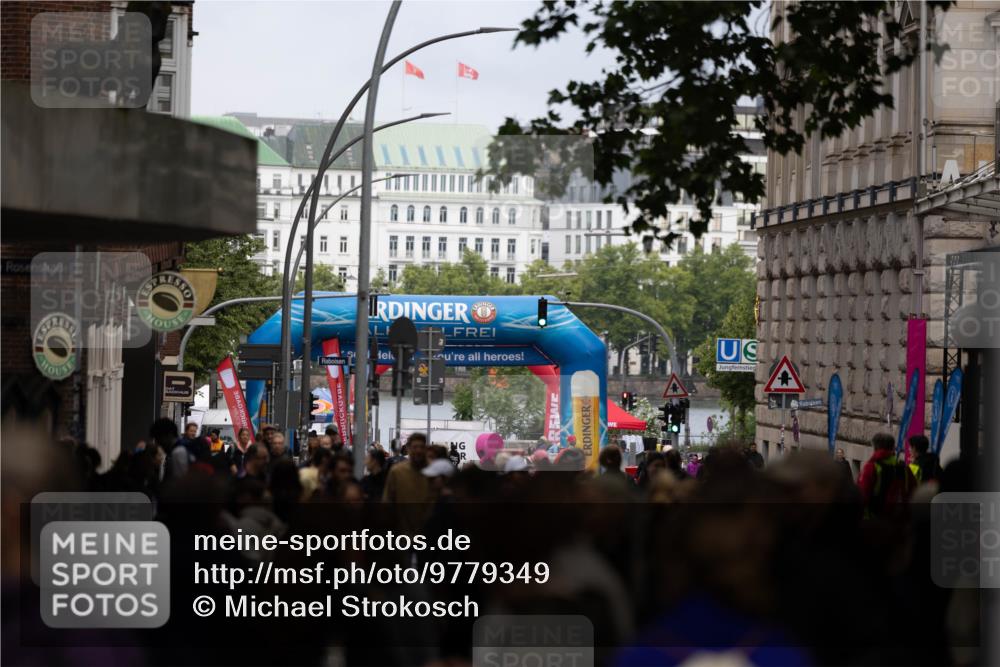 14.06.2026 - REWE Women's Run Michael Strokosch http://msf.ph/oto/9779349 14.06.2026 08:19:56 Laufen  meine-sportfotos.de