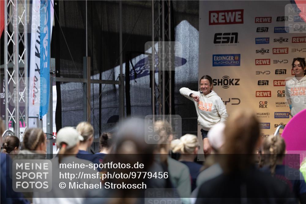 14.06.2026 - REWE Women's Run Michael Strokosch http://msf.ph/oto/9779456 14.06.2026 08:33:38 Laufen 57, 34, 5, 5, 7 meine-sportfotos.de