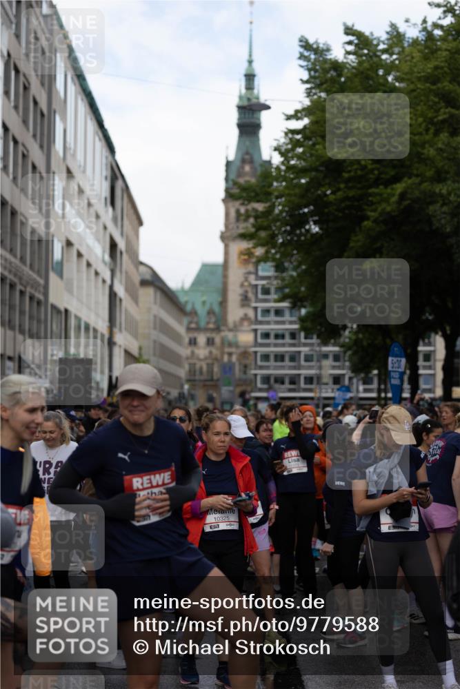 14.06.2026 - REWE Women's Run Michael Strokosch http://msf.ph/oto/9779588 14.06.2026 08:48:46 Laufen 571, 10325, 657, 5, 30 meine-sportfotos.de
