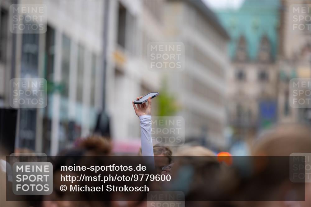 14.06.2026 - REWE Women's Run Michael Strokosch http://msf.ph/oto/9779600 14.06.2026 08:49:40 Laufen  meine-sportfotos.de