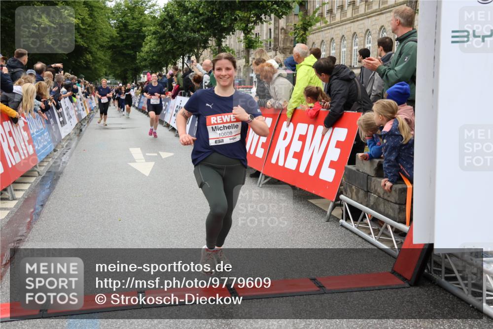 14.06.2026 - REWE Women's Run Strokosch-Dieckow http://msf.ph/oto/9779609 14.06.2026 09:57:59 Ziel 10069, 10193, 10291, 10608, 11417 meine-sportfotos.de