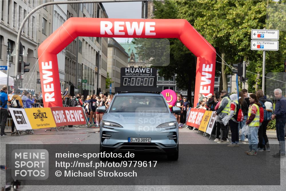 14.06.2026 - REWE Women's Run Michael Strokosch http://msf.ph/oto/9779617 14.06.2026 08:56:09 Laufen 2, 0, 00, 00, 389 meine-sportfotos.de