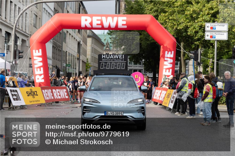 14.06.2026 - REWE Women's Run Michael Strokosch http://msf.ph/oto/9779619 14.06.2026 08:56:09 Laufen 2, 0, 00, 00, 389 meine-sportfotos.de